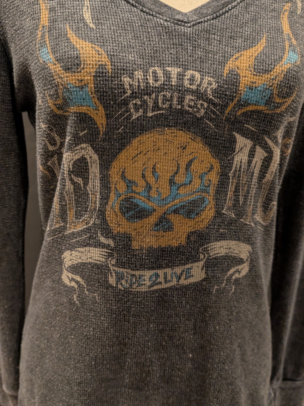 Harley-Davidson Gray V-Neck Long Sleeve Tee with Skull & Flame Graphic - Picture 2 of 7